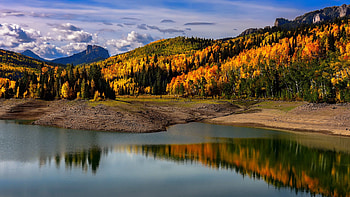 Autumn hills, tranquility, mirror, hills, fall, landscape, beautiful, serenity, mountain, lake, trees, autumn, forest, pond HD wallpaper