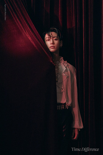Jungkook, bts, magenta, theater_curtain, bts_jeonjungkook, bts_, bts_jungkook HD phone wallpaper