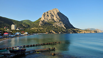 coastal town, boat, town, coast, mountain HD wallpaper