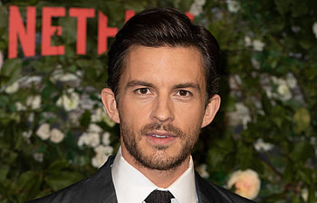 Jonathan Bailey, TV Shows, Bridgerton, Crashing HD wallpaper