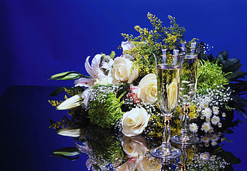 Celebrations of your life, champagne, bouquet, green, glasses, flowers, celebration HD wallpaper