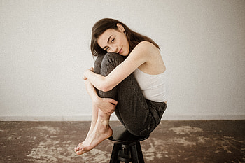 Girl Sitting On Table Chair, girls, model HD wallpaper