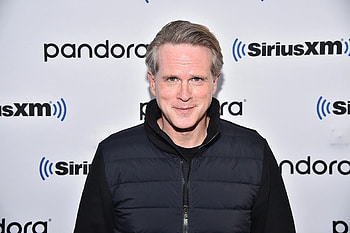 Princess Bride actor, Airlifted to hospital, Life-threatening emergency, Celebrity land international HD wallpaper