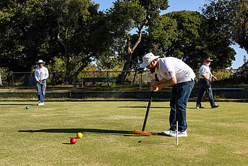 World champ croquet player, Oakland appearance, Mob- event, Spotlight on skill HD wallpaper