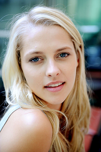 Teresa Palmer's style, Celebrity outfits, Fashion inspiration HD phone wallpaper