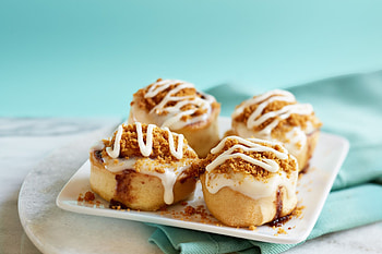 Cinnabon, Improved cinnamon rolls, Irresistible aroma, Fluffy texture HD wallpaper