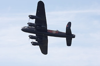 ww11 lancaster, avro, flying, airshow, bomber HD wallpaper