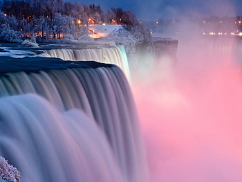 Winter at Niagra, mist, falls, winter, buildings, color, light, snow HD wallpaper