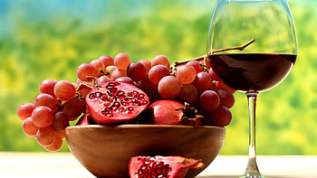 Easy snacks, pomegrantes, grapes, people, food, snack, outdoors, red, fruit, wine HD wallpaper