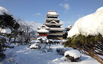 Matsumoto Castle, Serene landscape, Tranquil environment, Cultural icon HD wallpaper