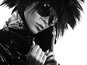 Modern Clothing sixties interpretation, fetherhat, sixties fashion, sunglasses, black and white, sixties style, sixtis interpretation HD wallpaper