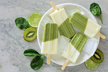 Candies, ice cubes, fruits, lemon and kiwifruit HD wallpaper