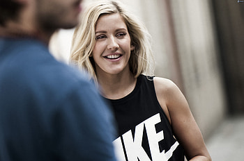 Ellie Goulding Cute Smile , ellie-goulding, singer, celebrities, girls, music, smile HD wallpaper