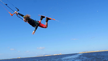 Jumping trick, Kiteboarding HD wallpaper