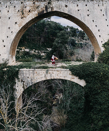 Trees, Santa Claus, Bush, Miscellanea, Miscellaneous, Break, Precipice, Bridge, Arch, Bag, Sack, Costume HD phone wallpaper