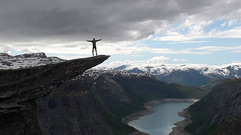 Trolltunga wonder, Hardanger's pride, Norwegian landscape, YouTube sensation HD wallpaper