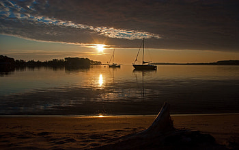 Nature, Sunset, Beach, Shore, Bank, Outlines, Evening, Stump, Sailboats HD wallpaper