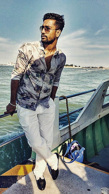 Vicky Kaushal, Bollywood HD phone wallpaper