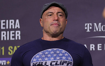 Joe Rogan, Watching guide, Addictive podcast, Informative episodes HD wallpaper