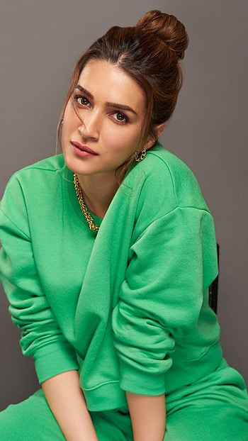 Kriti sanon, fashion design, hair HD phone wallpaper