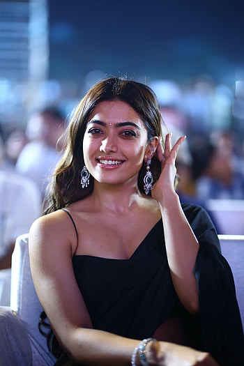 rashmika pushpa, eye, actress, dress, radhe_shyam HD phone wallpaper