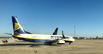 Ryanair, Subsidiary Ryanair closes, Base in Budapest, Sends in buzz HD wallpaper