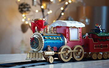 Christmas Toys, toy, bokeh, holidays, graphy, happy holidays, beauty, xmas, holiday, christmas decoration, magic christmas, new year, merry christmas, magic, toys, train, beautiful, happy new year, decoration, pretty, christmas, decorations, lovely HD wallpaper