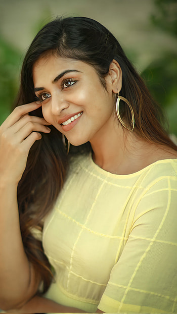 Induja ravichandran, tamil actress HD phone wallpaper
