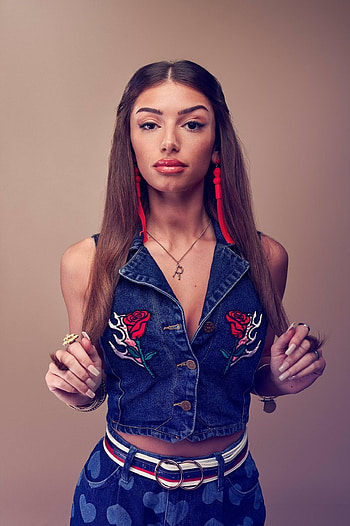 Mimi Keene, Ruby Crushhh, Series de Netflix HD phone wallpaper
