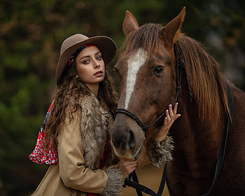 Lady and Horse, model, horse, lady, pretty HD wallpaper