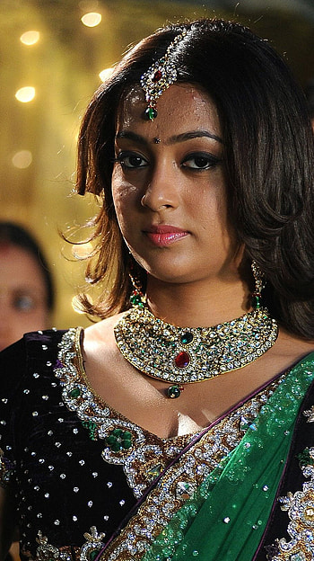 Ester Valerie Noronha, telugu actress, sexy seductive HD phone wallpaper
