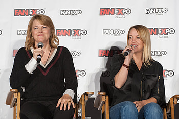 Xena stars, Lucy Lawless, Renee O'Connor, My Life is Murder season 2 HD wallpaper