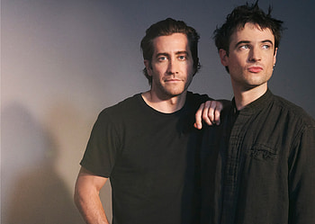 Tom Sturridge, Jake Gyllenhaal, Acting prowess, On-screen chemistry HD wallpaper