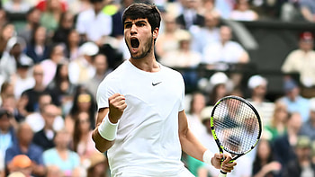 Carlos Alcaraz Wimbledon 2023 Victory Moment, Carlos Alcaraz, Wimbledon 2023, tennis, Sports HD wallpaper