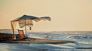 relax beach, sea, umbrella, sunbed, beach HD wallpaper