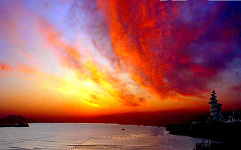 SUNSET CLOUDS, structure, bay, clouds, water, sunset HD wallpaper