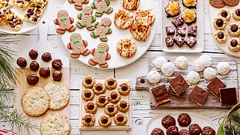 Gingerbread Man, Festive cookie plate, Holiday desserts, Sweet and savory HD wallpaper