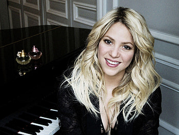 Shakira, , Stunning visuals, Vibrant colors HD wallpaper