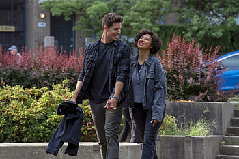 TV Show Romantics — Urban Stroll, TV Show, Upload, Robbie Amell, Andy Allo HD wallpaper