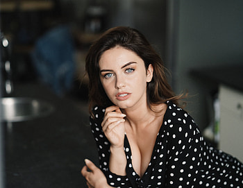 Blue eyes, beautiful, brunette, pretty woman HD wallpaper