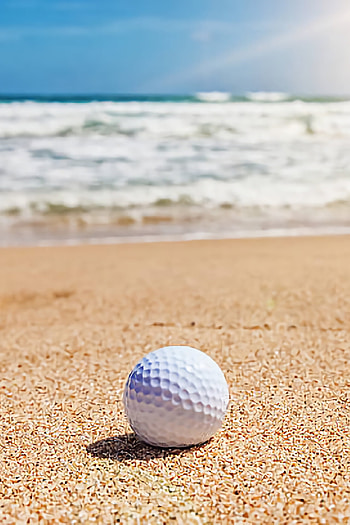 Beach Golf, Coastal breezes, Well-manicured greens, Casual game HD phone wallpaper