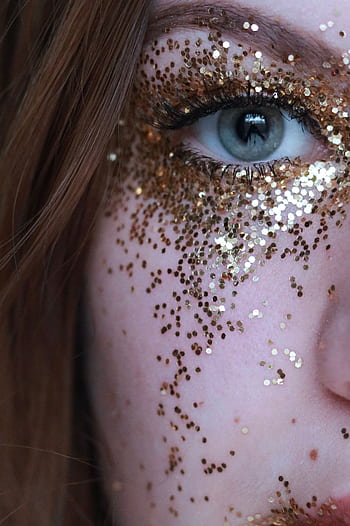 Close-up of a woman's eye adorned with shimmering gold glitter makeup. HD phone wallpaper