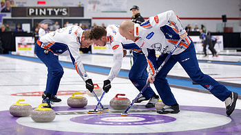 2022 KIOTI Tractor Champions Cup, Curling HD wallpaper