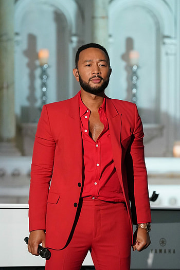 John Legend, Vocal prowess, Captivating performances, Musical icon HD phone wallpaper