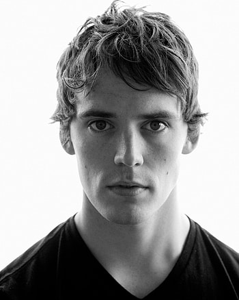 Sam Claflin HD phone wallpaper