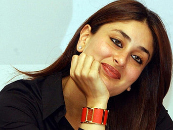 Kareena, cute, watch, actress, smile HD wallpaper