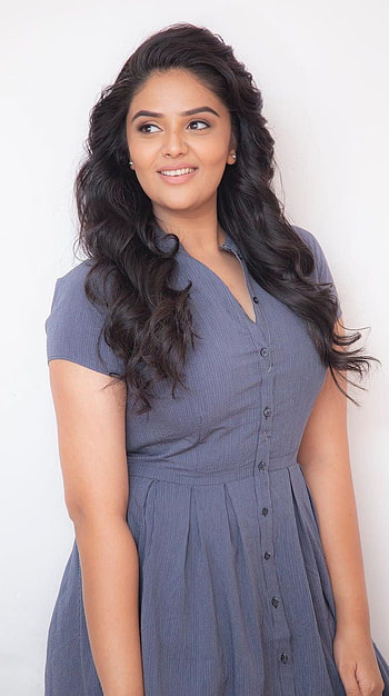Sreemukhi, telugu actress, model HD phone wallpaper