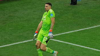 Argentina Goalkeeper Soccer - Dynamic Sports Background, soccer, Emiliano Martinez, Argentina National Football Team HD wallpaper