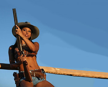 Cowgirl, style, fun, shotguns, rifles, cowgirls, outdoors, western, holsters, female, hats, rodeo, guns, leather, beautiful, fashion, pretty, sky, models, women HD wallpaper