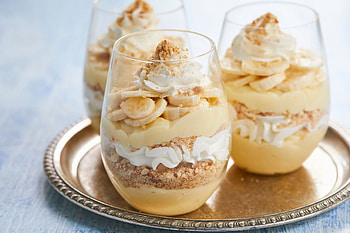 Smooth and velvety banana pudding, Creamy and rich, Irresistible dessert, Gooey and delicious HD wallpaper